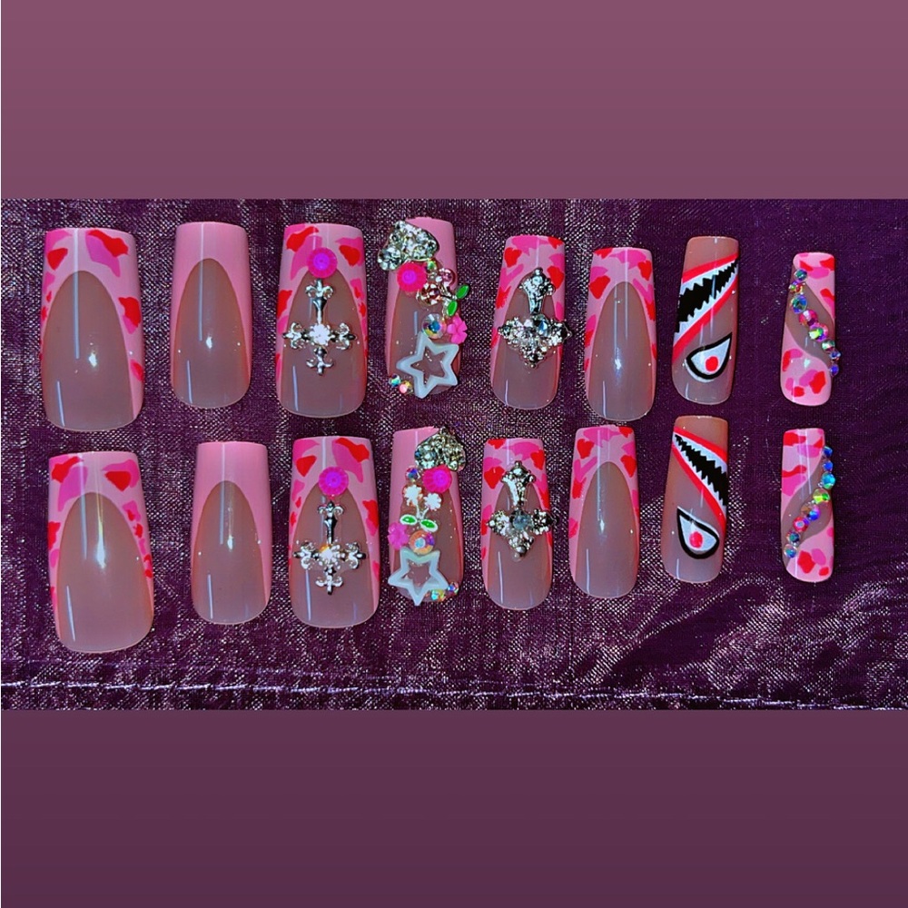 Very Sexy-Cute bling 💎 BAPE type design 💅 set of 24
